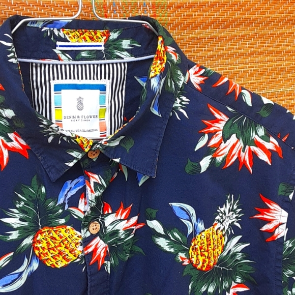 Denim & Flower Mens Hawaiian Style, Short-Sleeved, Button-Down Shirt - Picture 2 of 4
